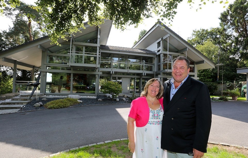 ¿Una mansión de diseño y un automóvil de lujo por solo 2 mil rublos? Y por qué no!