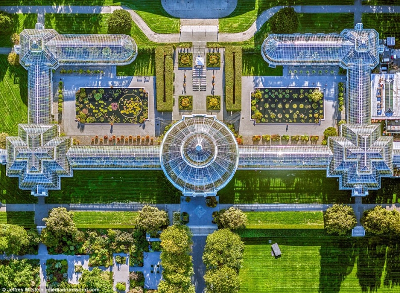 Una mirada desde el cielo a la "Gran Manzana" y a la "Ciudad de los Ángeles"