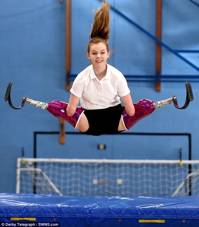 Una mujer británica a la que le amputaron todas sus extremidades lleva a cabo talleres de maquillaje