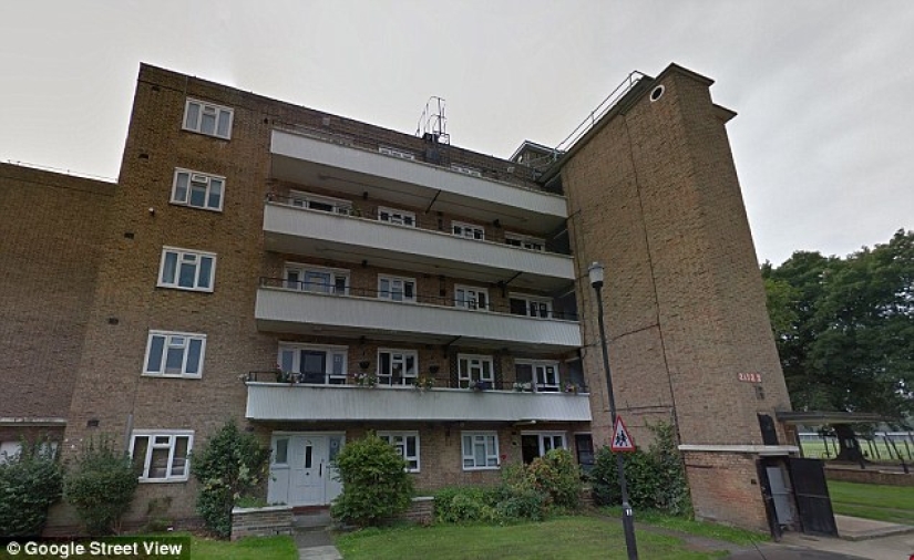 Una mujer británica, después de enterarse de que un vecino anciano no había limpiado ni lavado durante 13 años, cambió su vida