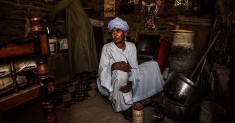 Una mujer egipcia de 43 años se hizo pasar por hombre y trabajó en una obra de construcción para no casarse Una mujer egipcia de 43 años se hizo pasar por hombre y trabajó en una obra de construcción para no casarse