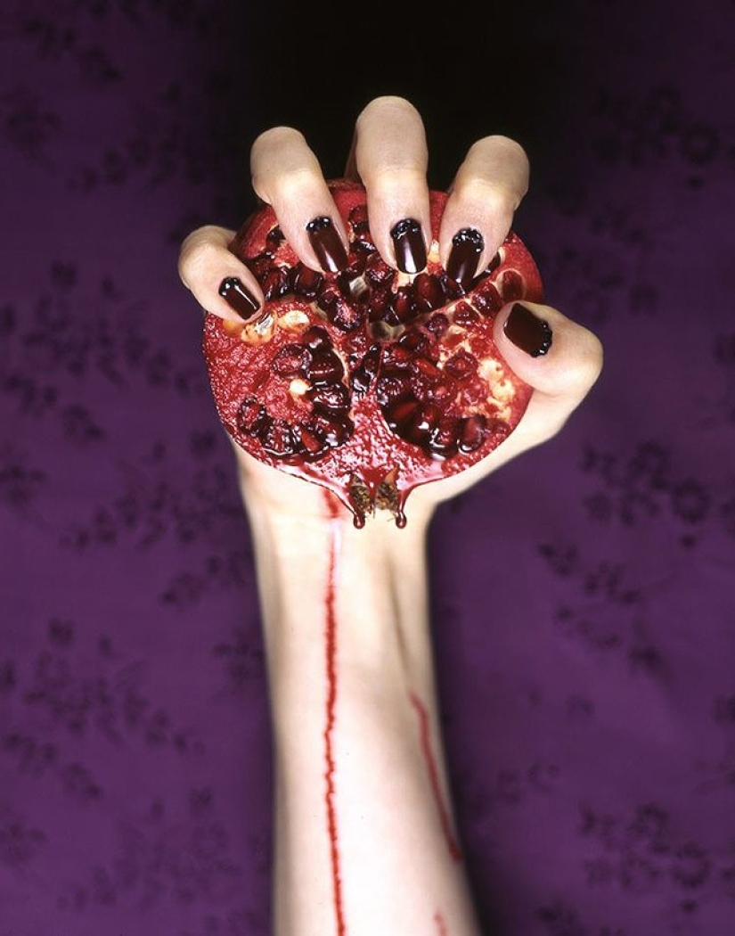 Una mujer que se gana la vida con sus manos, pero no de la manera que piensas Una mujer que se gana la vida con sus manos, pero no de la manera que piensas