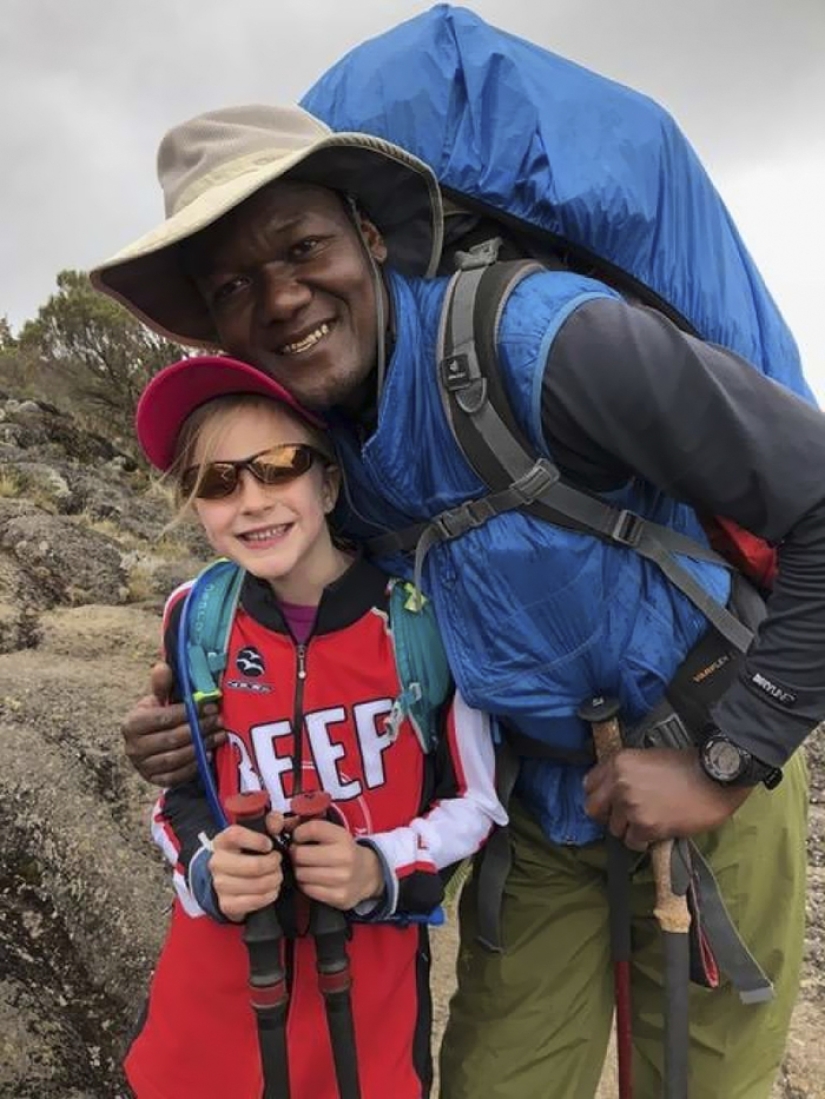 Una niña de 7 años se convirtió en la conquistadora más joven del Kilimanjaro en honor a su difunto padre