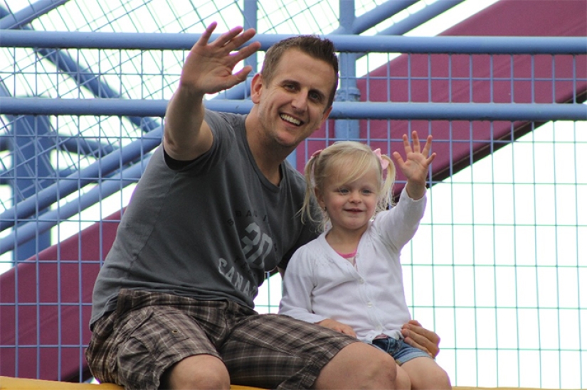 Una niña de 7 años se convirtió en la conquistadora más joven del Kilimanjaro en honor a su difunto padre