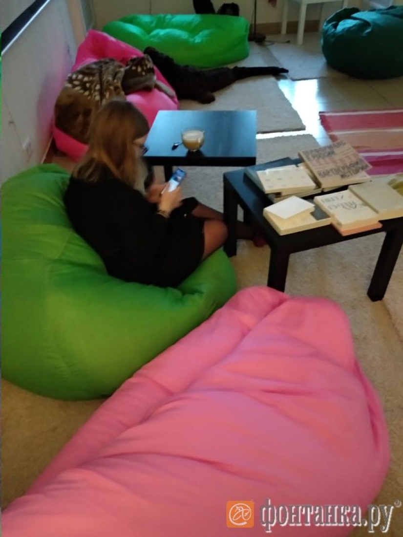 Una periodista rusa entró en la guarida de las feministas disfrazada de mujer