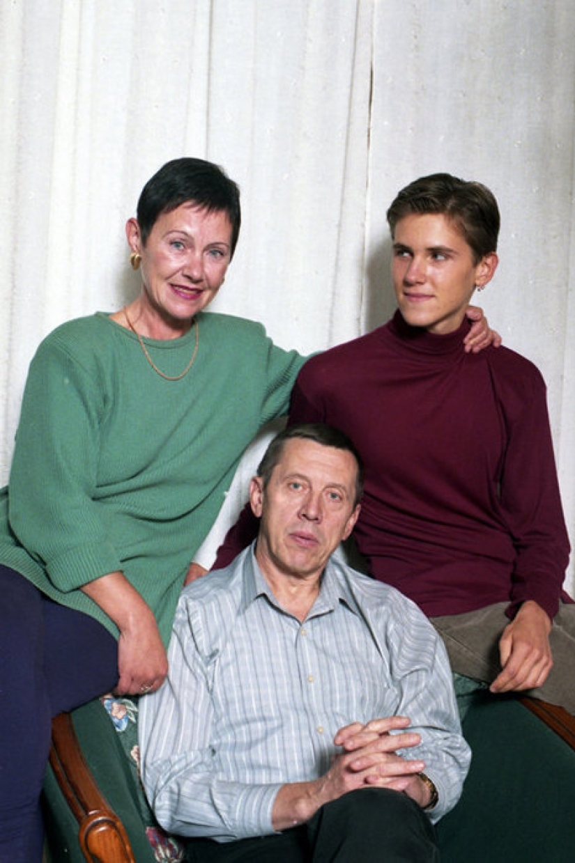 Undecided: famous men who lived in two families