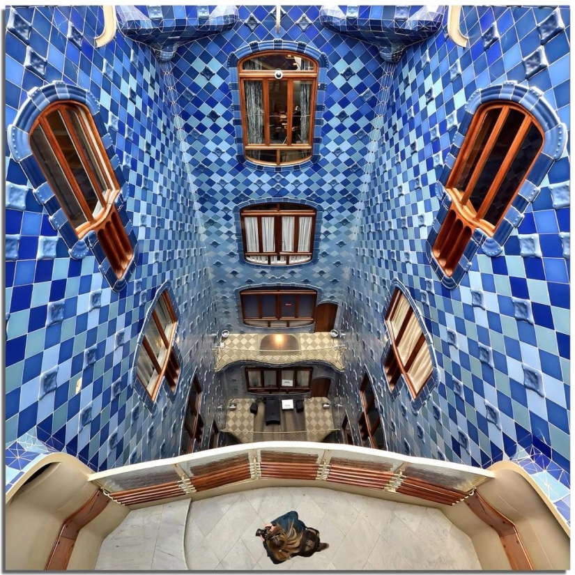Under your feet, above your head: the dizzying buildings of Stefano Scarselli Under your feet, above your head: the dizzying buildings of Stefano Scarselli