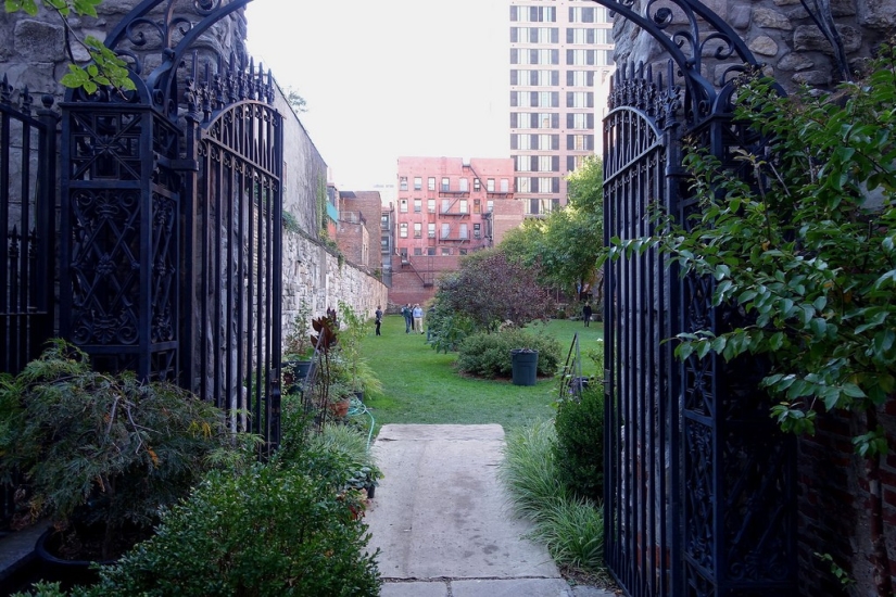 Underground cemeteries of New York