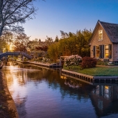 Unique Experiences on the Water Unique Experiences on the Water