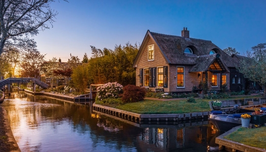 Unique Experiences on the Water Unique Experiences on the Water