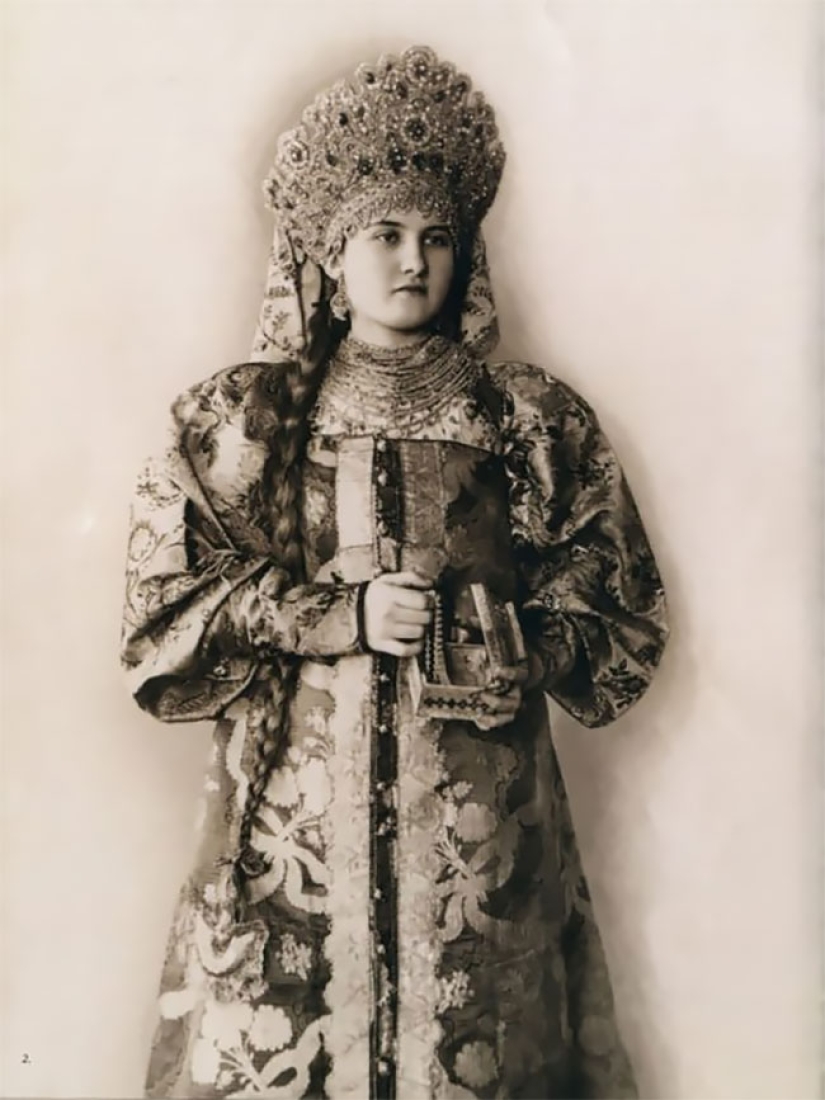 Unique photos of Russian beauties in folk costumes of pre-revolutionary Russia
