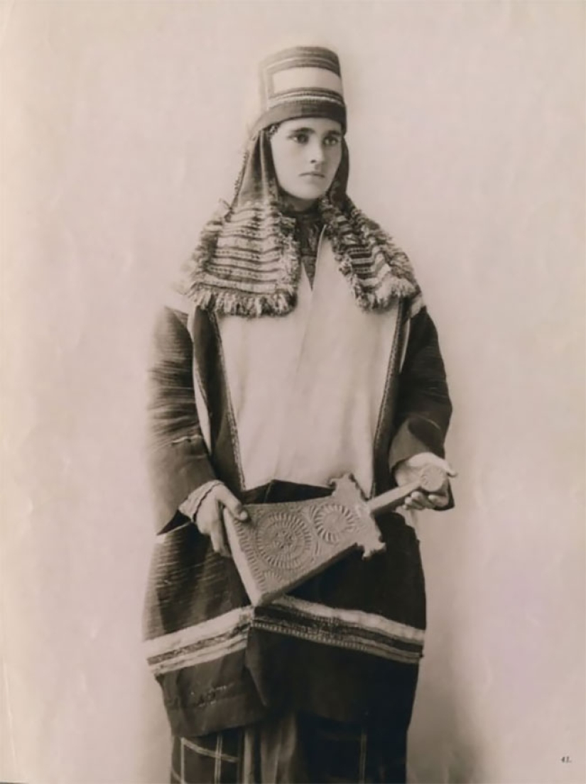 Unique photos of Russian beauties in folk costumes of pre-revolutionary Russia