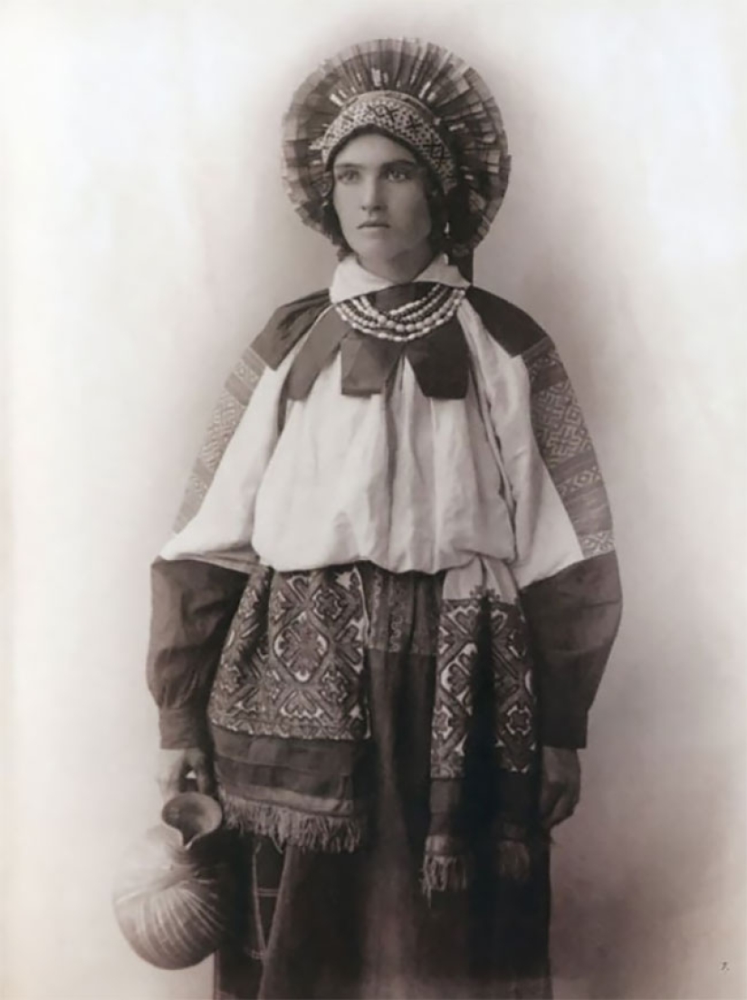 Unique photos of Russian beauties in folk costumes of pre-revolutionary Russia