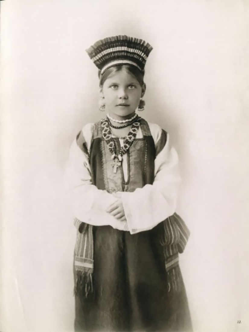 Unique photos of Russian beauties in folk costumes of pre-revolutionary Russia