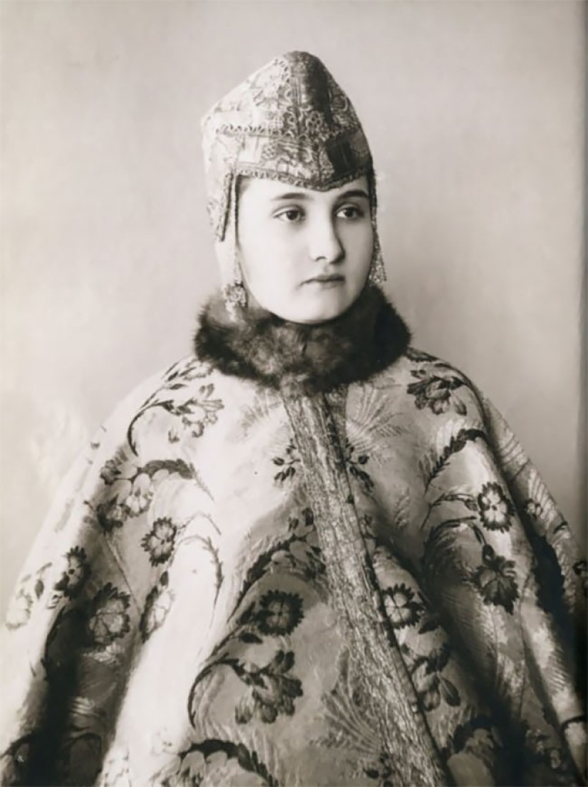 Unique photos of Russian beauties in folk costumes of pre-revolutionary Russia