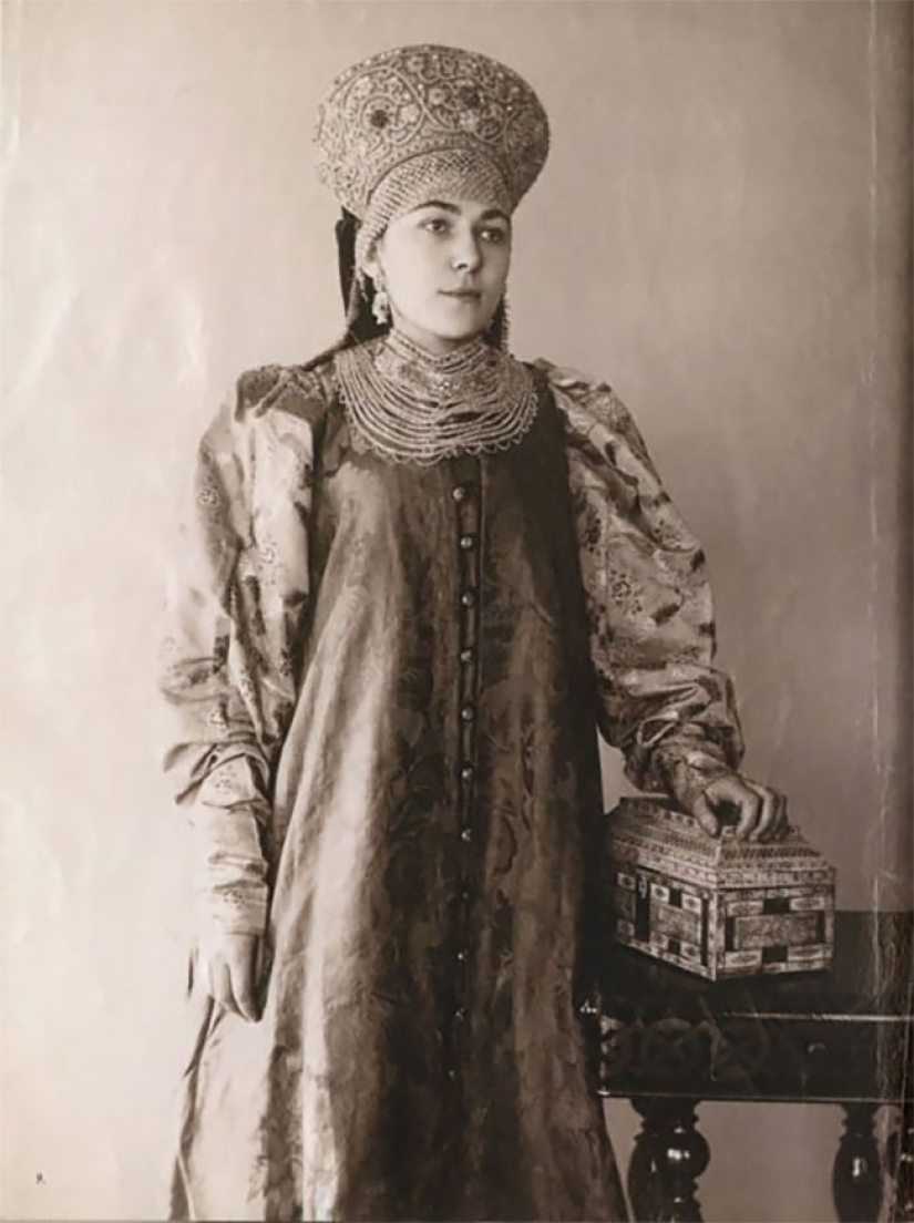 Unique photos of Russian beauties in folk costumes of pre-revolutionary Russia