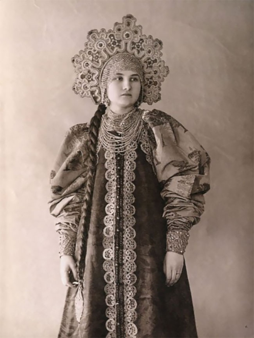 Unique photos of Russian beauties in folk costumes of pre-revolutionary Russia