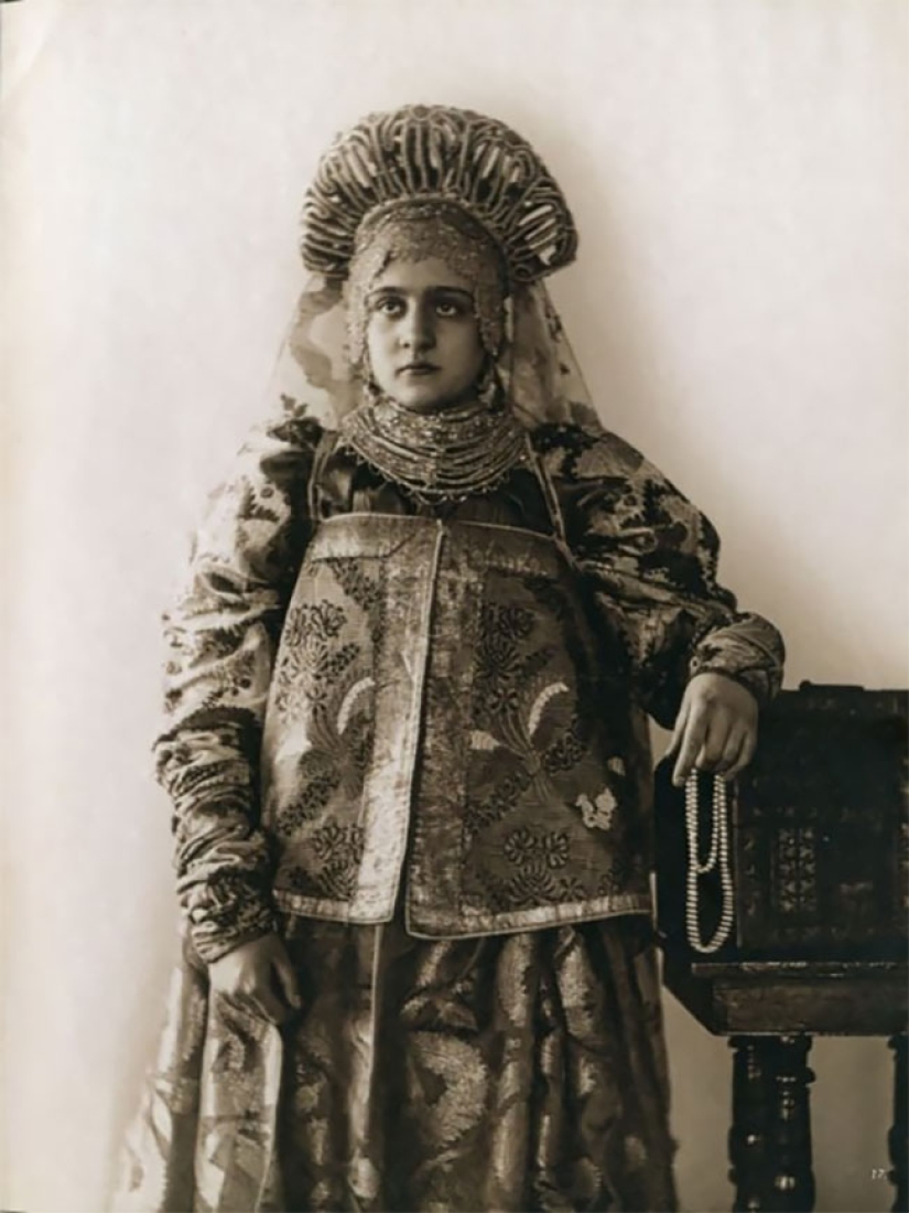 Unique photos of Russian beauties in folk costumes of pre-revolutionary Russia