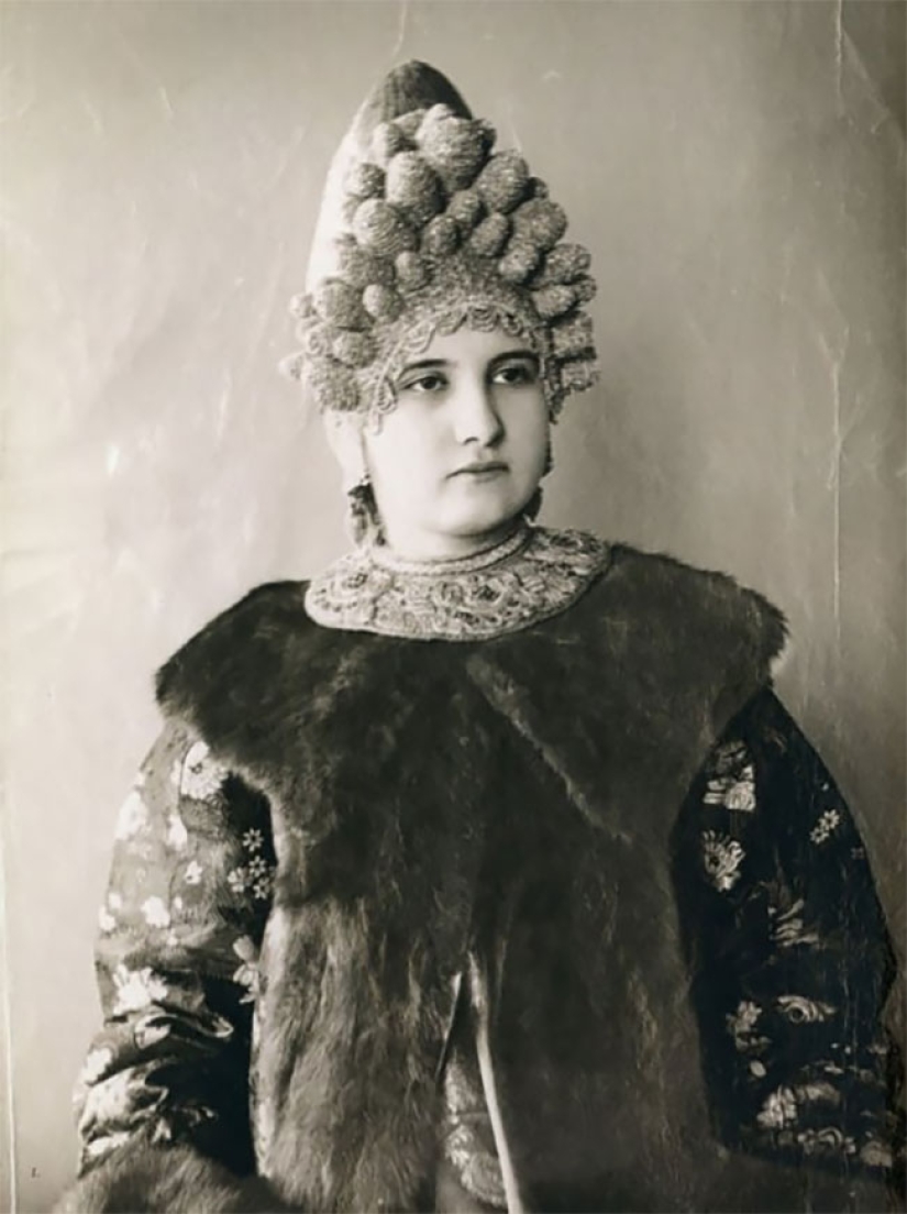 Unique photos of Russian beauties in folk costumes of pre-revolutionary Russia