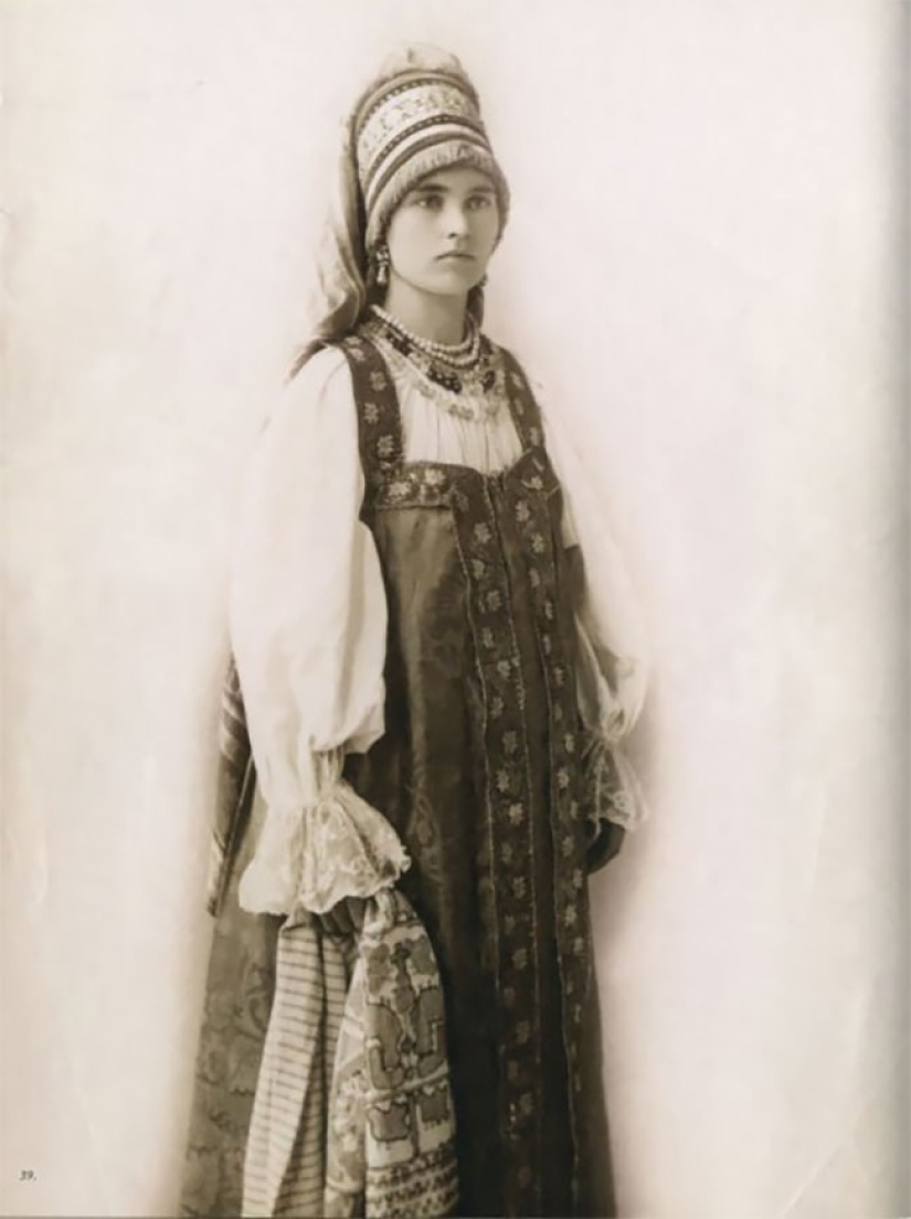 Unique photos of Russian beauties in folk costumes of pre-revolutionary Russia