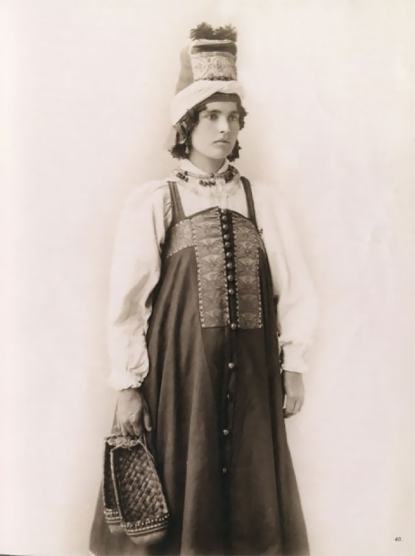 Unique photos of Russian beauties in folk costumes of pre-revolutionary Russia