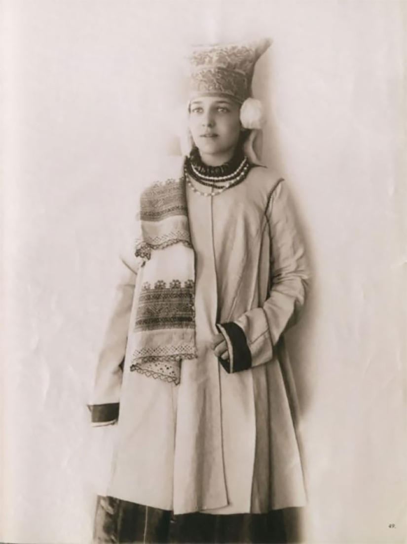Unique photos of Russian beauties in folk costumes of pre-revolutionary Russia