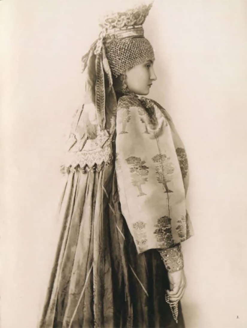 Unique photos of Russian beauties in folk costumes of pre-revolutionary Russia