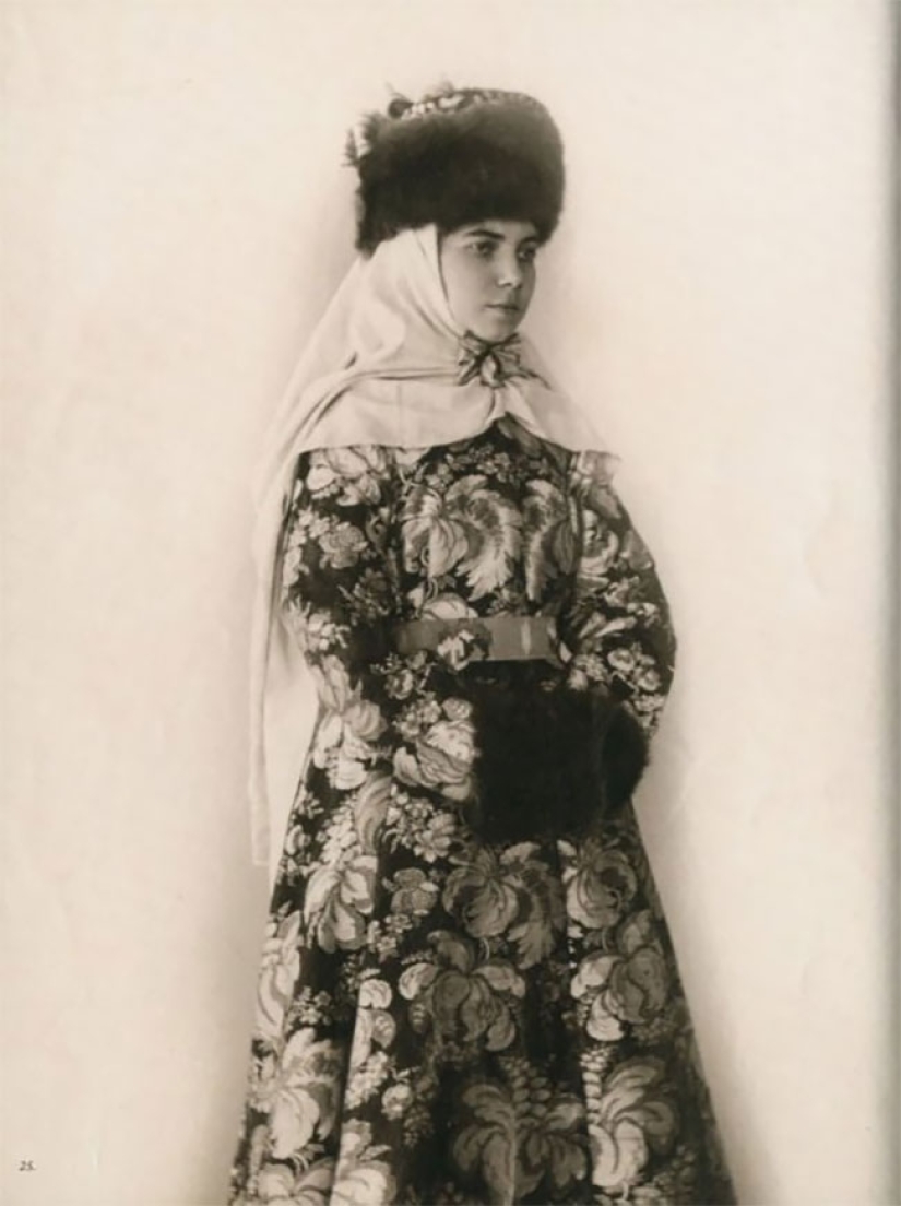 Unique photos of Russian beauties in folk costumes of pre-revolutionary Russia