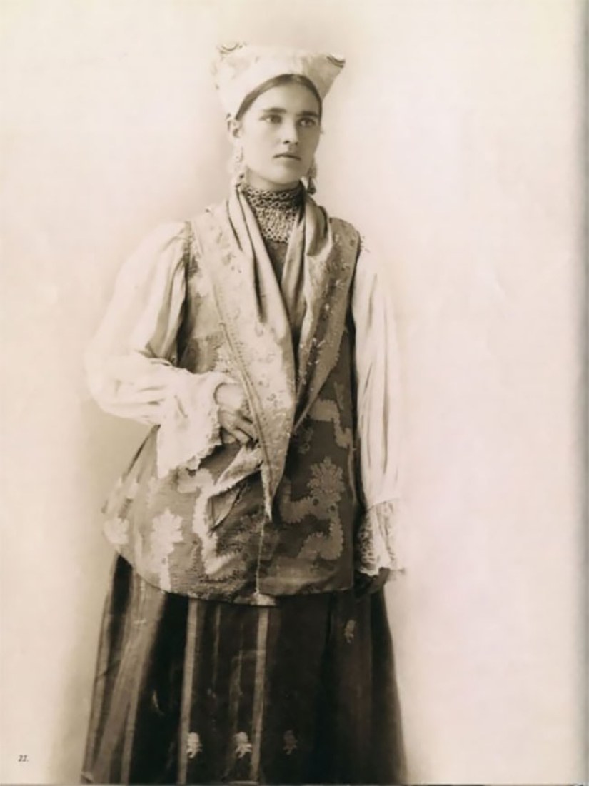 Unique photos of Russian beauties in folk costumes of pre-revolutionary Russia