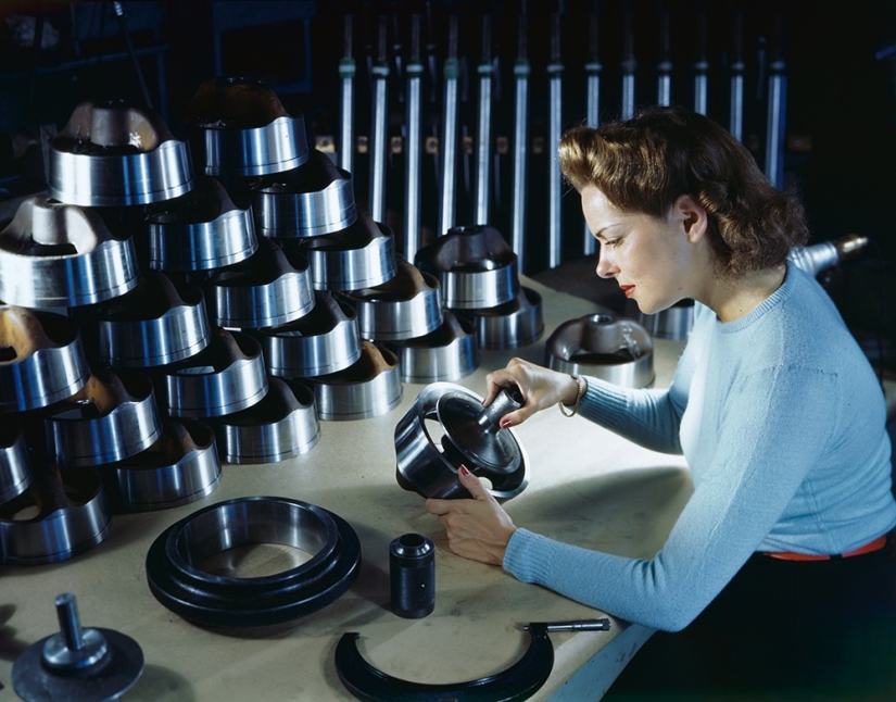 Unique photos of the 1940s in color codes. Unique photos of the 1940s in color codes.