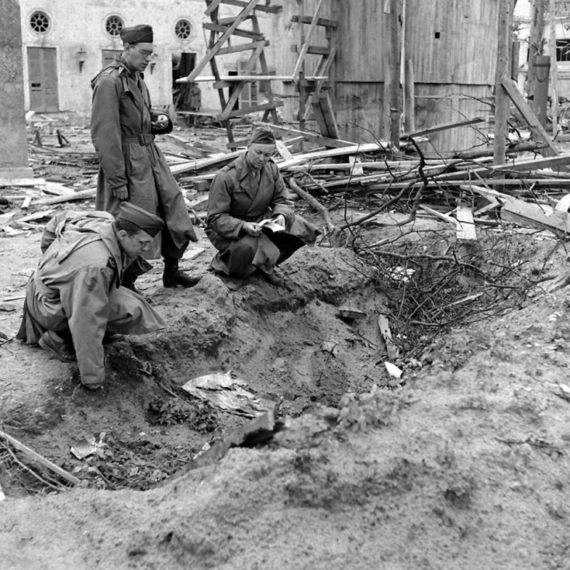 Unknown photos of Hitler's bunker taken in April 1945 Unknown photos of Hitler's bunker taken in April 1945