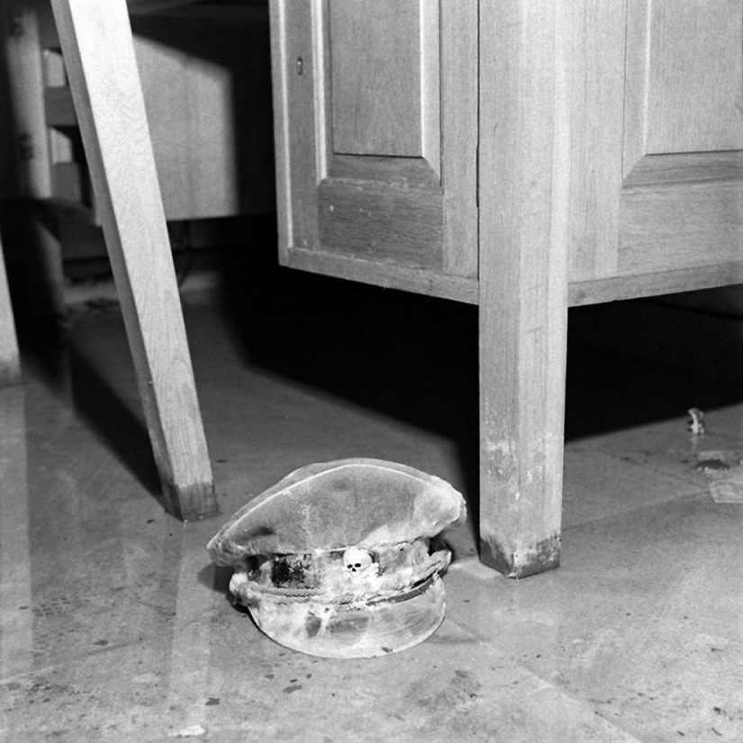 Unknown photos of Hitler's bunker taken in April 1945 Unknown photos of Hitler's bunker taken in April 1945