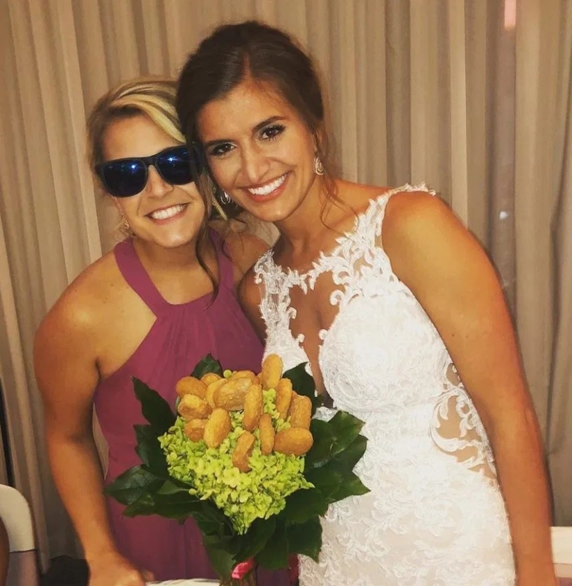 Until fast food separates us: the bride received a wedding bouquet of nuggets and ate it with appetite