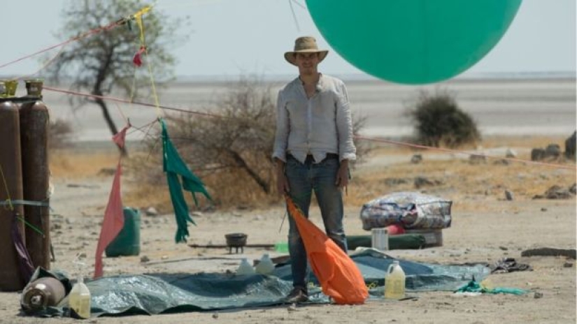 Up! The Briton flew 25 kilometers on balloons