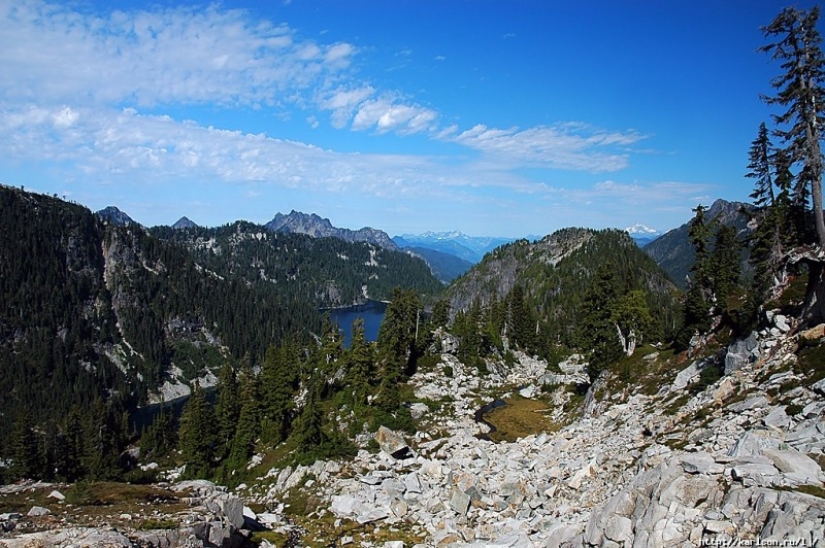 USA: Lakes and Waterfalls of the Foss River Valley