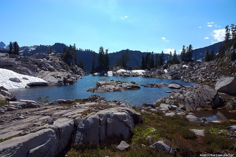 USA: Lakes and Waterfalls of the Foss River Valley