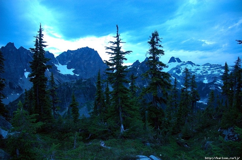 USA: Lakes and Waterfalls of the Foss River Valley