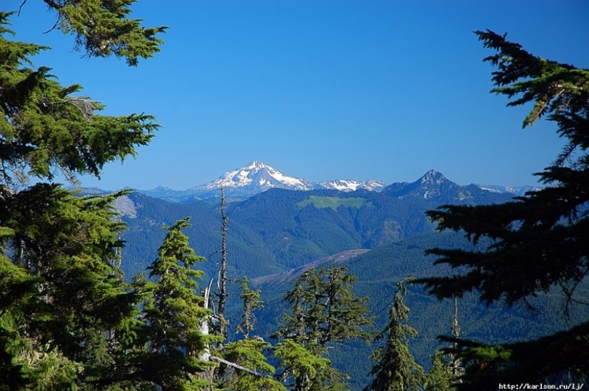 USA: Lakes and Waterfalls of the Foss River Valley