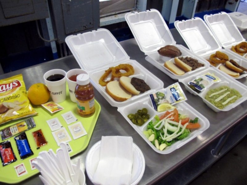 Vendedores ambulantes de prisiones: qué se alimenta a los presos en Estados Unidos y Rusia