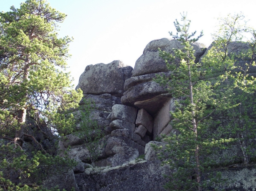 Viaje a la tierra de la Piedra Voladora