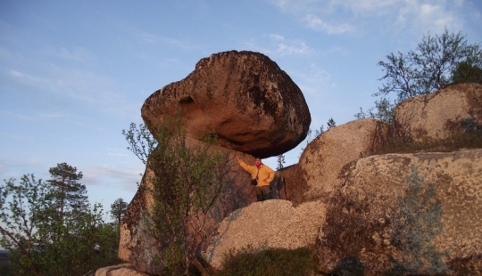 Viaje a la tierra de la Piedra Voladora Viaje a la tierra de la Piedra Voladora