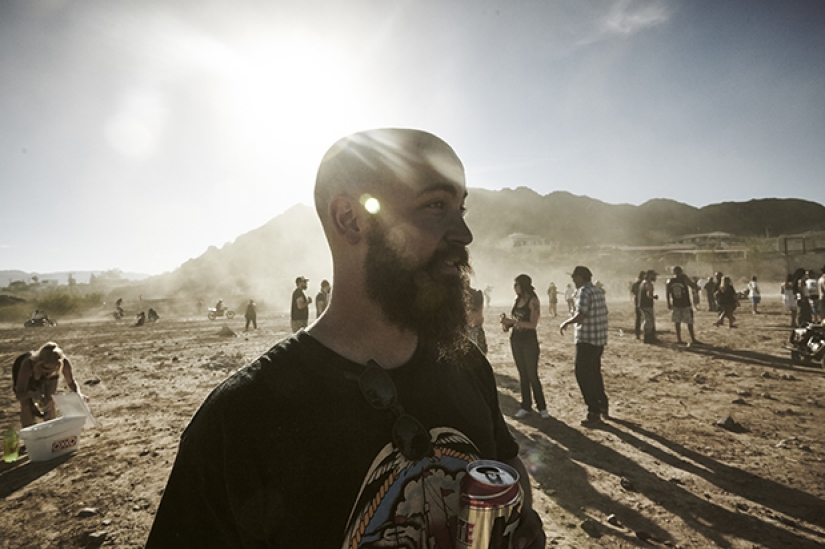 Viaje del fotógrafo con ciclistas en el "Camino del Diablo" Viaje del fotógrafo con ciclistas en el "Camino del Diablo"