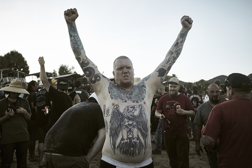 Viaje del fotógrafo con ciclistas en el "Camino del Diablo" Viaje del fotógrafo con ciclistas en el "Camino del Diablo"