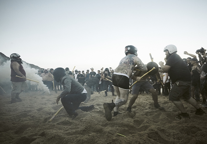 Viaje del fotógrafo con ciclistas en el "Camino del Diablo" Viaje del fotógrafo con ciclistas en el "Camino del Diablo"