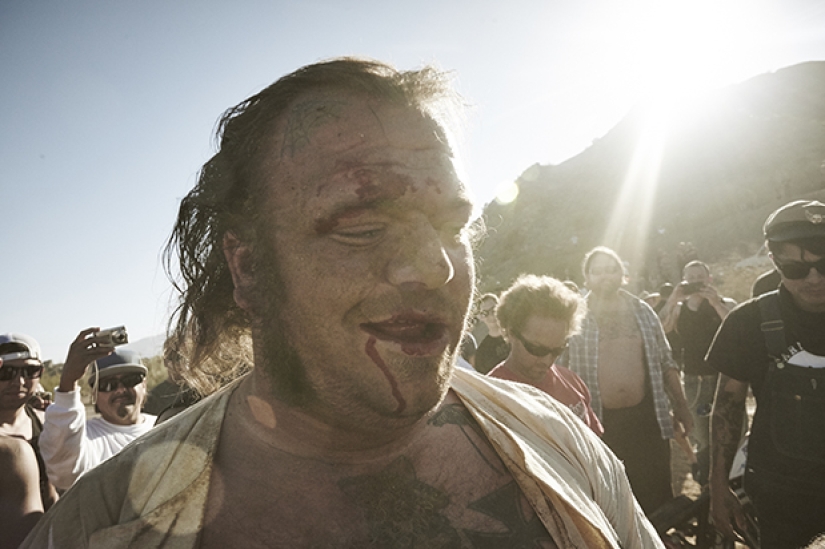 Viaje del fotógrafo con ciclistas en el "Camino del Diablo" Viaje del fotógrafo con ciclistas en el "Camino del Diablo"