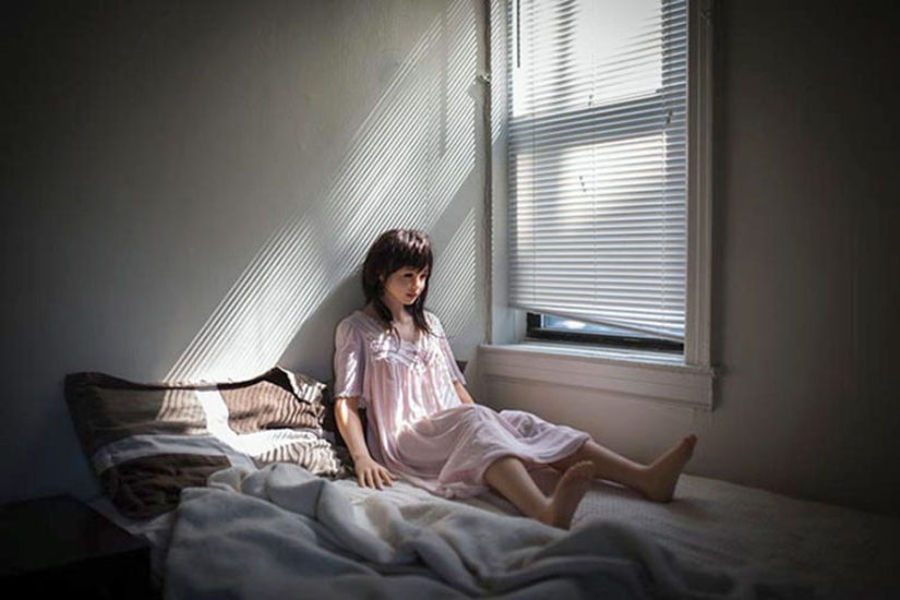 Vida feliz de un fotógrafo coreano con una muñeca sexual