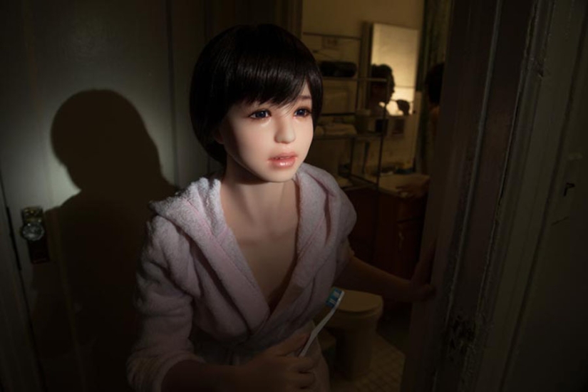 Vida feliz de un fotógrafo coreano con una muñeca sexual