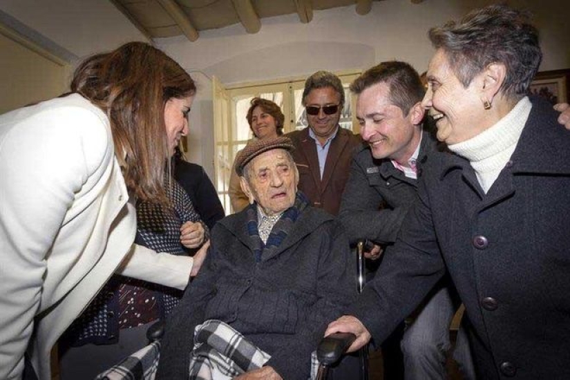 Vino y trabajo: secretos de la longevidad del hombre más viejo del mundo