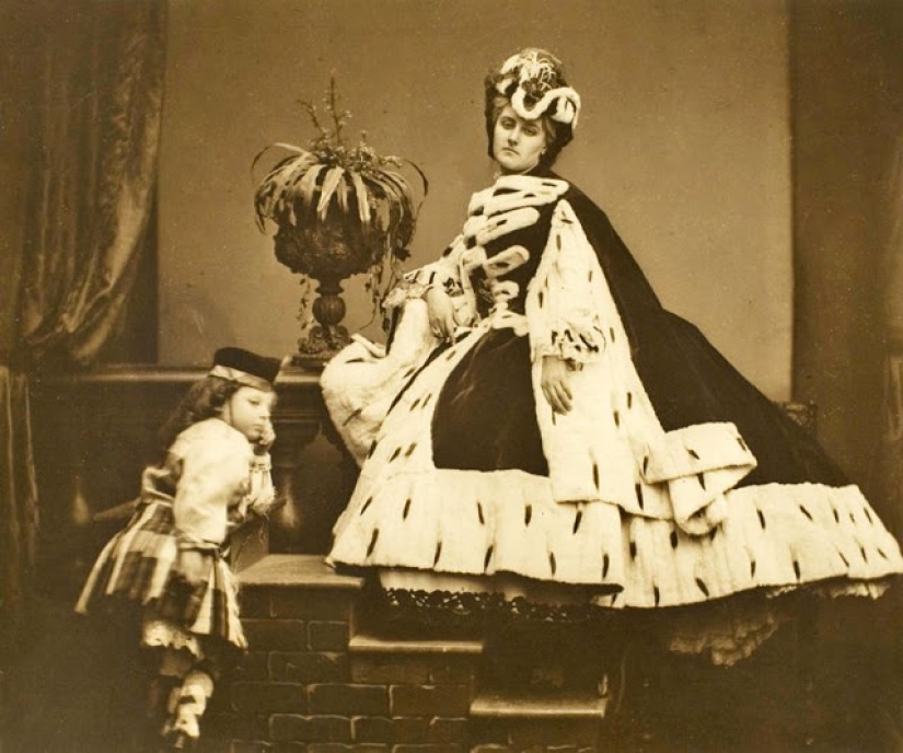 Virginia Oldoini-Condesa, amante del emperador y la primera modelo del siglo XIX Virginia Oldoini-Condesa, amante del emperador y la primera modelo del siglo XIX