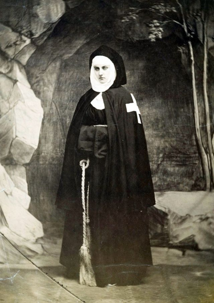 Virginia Oldoini — Countess, mistress of the Emperor and the first model of the XIX century Virginia Oldoini — Countess, mistress of the Emperor and the first model of the XIX century